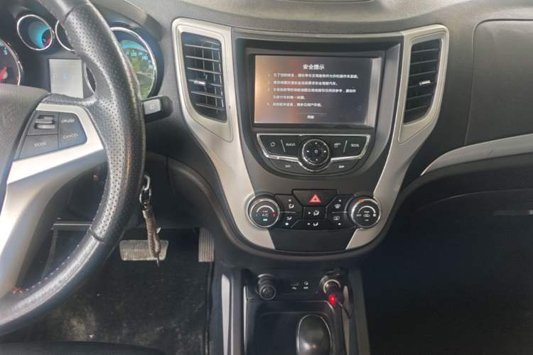 Used CHANGAN CS35 2015 1.6L Automatic Luxury Model China IV Standard Audio And AC Panel