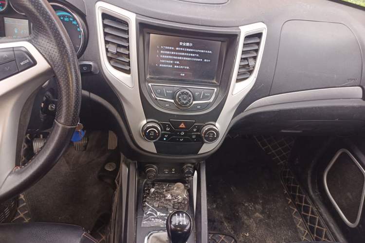 Used CHANGAN CS35 2015 1.6L Manual Luxury Model China IV Standard Audio And AC Panel