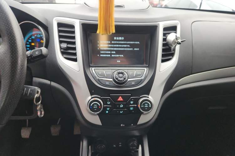 Used CHANGAN CS35 2015 1.6L Manual Luxury Model China IV Standard Audio And AC Panel