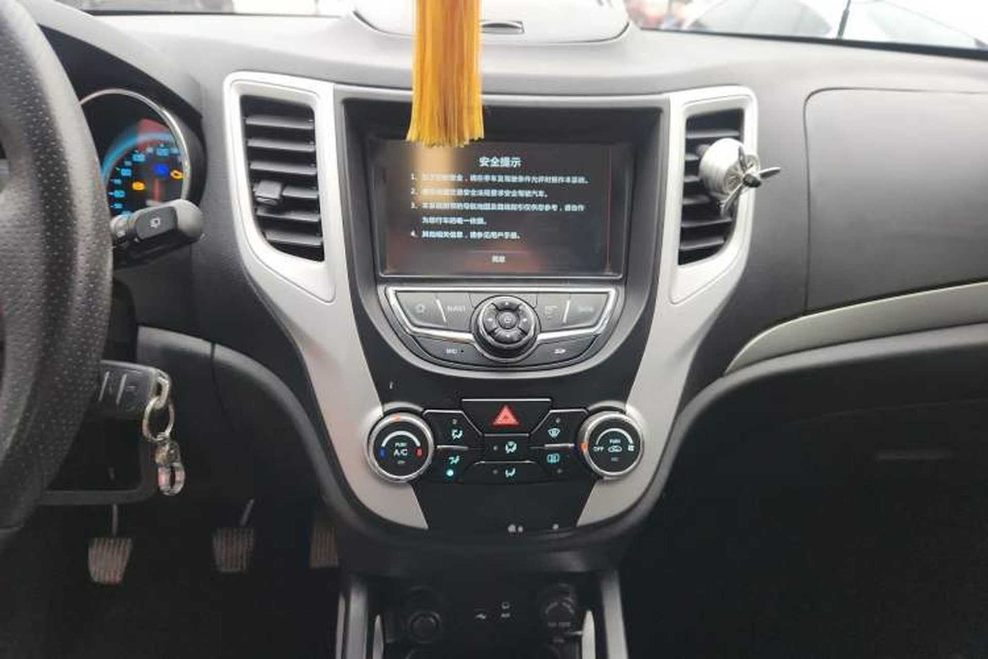 Used CHANGAN CS35 2015 1.6L Manual Luxury Model China IV Standard Audio And AC Panel