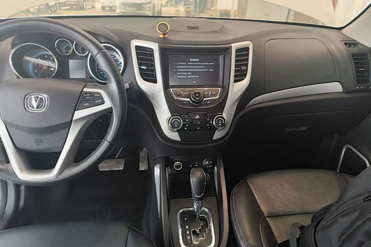 Used CHANGAN CS35 2015 1.6L Automatic Luxury Model China V Standard Audio And AC Panel