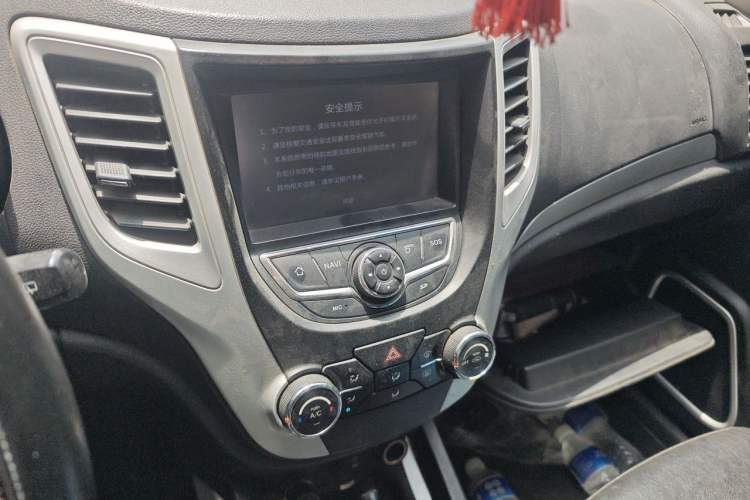 Used CHANGAN CS35 2015 1.6L Manual Luxury Model China V Standard Audio And AC Panel