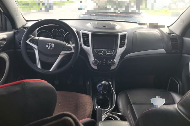 Used CHANGAN CS35 2015 1.6L Manual Luxury Model China IV Standard Center Console