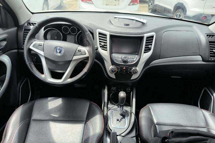 Used CHANGAN CS35 2015 1.6L Automatic Luxury Model China V Standard Center Console