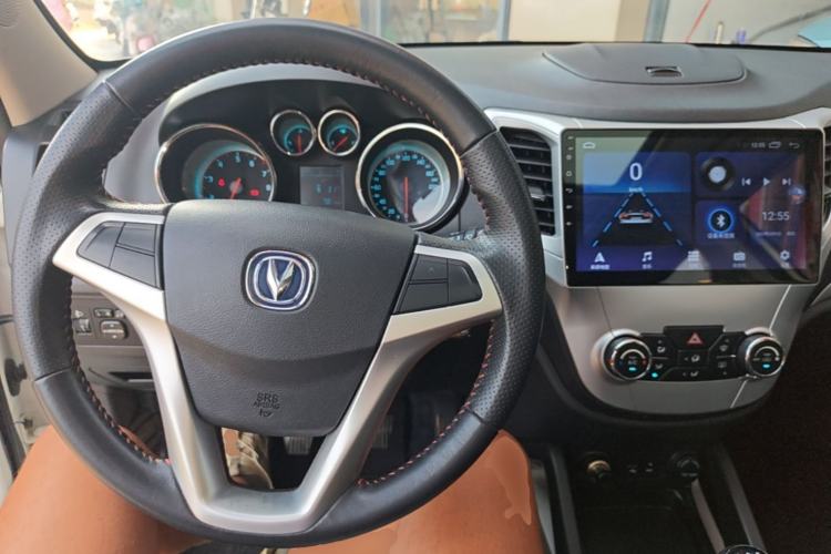 Used CHANGAN CS35 2015 1.6L Manual Luxury Model China IV Standard Center Console