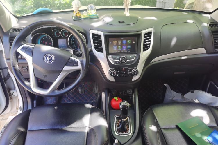 Used CHANGAN CS35 2015 1.6L Manual Luxury Model China IV Standard Center Console