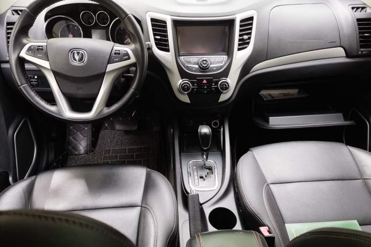 Used CHANGAN CS35 2015 1.6L Automatic Luxury Model China IV Standard Center Console