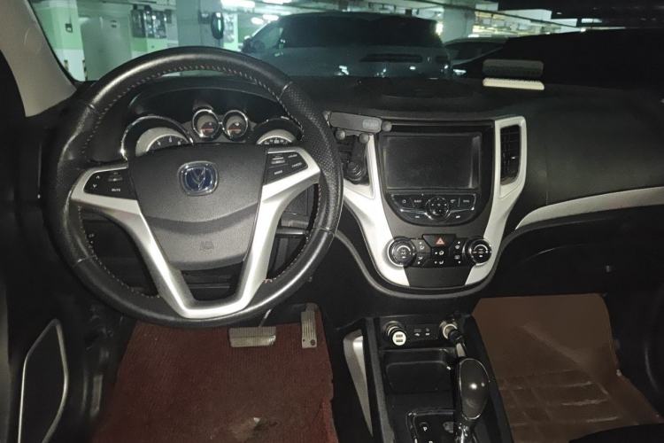 Used CHANGAN CS35 2015 1.6L Automatic Luxury Model China IV Standard Center Console