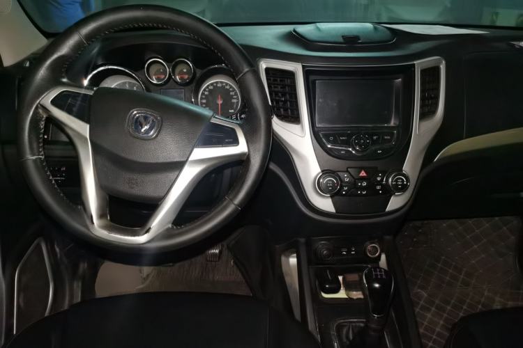 Used CHANGAN CS35 2015 1.6L Manual Luxury Model China IV Standard Center Console