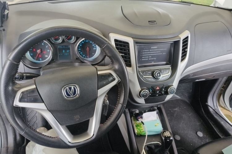 Used CHANGAN CS35 2015 1.6L Manual Luxury Model China IV Standard Center Console