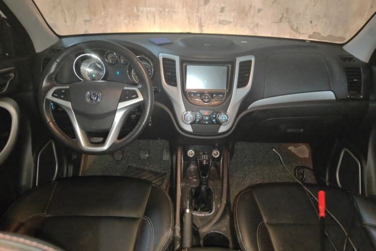 Used CHANGAN CS35 2015 1.6L Manual Luxury Model China IV Standard Center Console