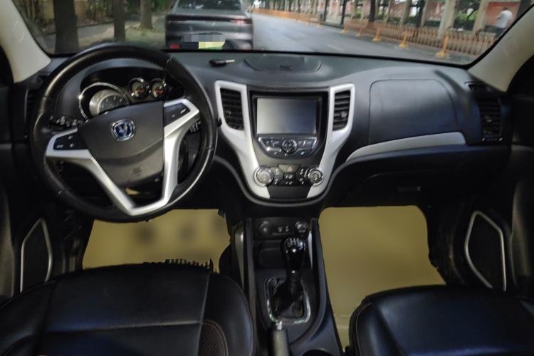 Used CHANGAN CS35 2015 1.6L Manual Luxury Model China IV Standard Center Console
