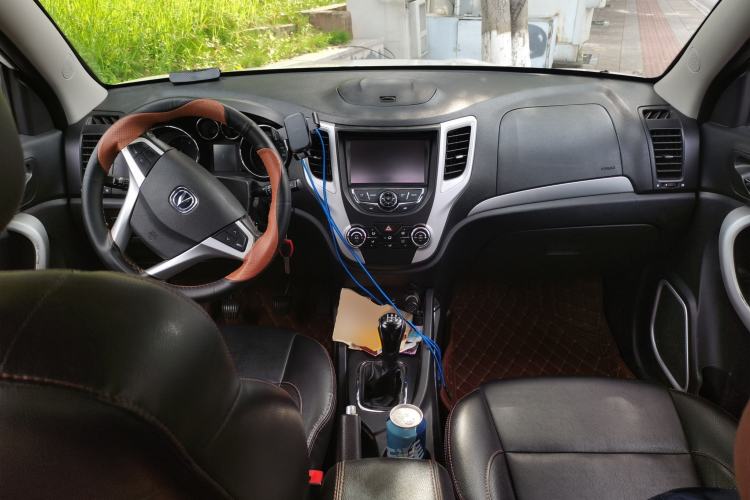 Used CHANGAN CS35 2015 1.6L Manual Luxury Model China IV Standard Center Console