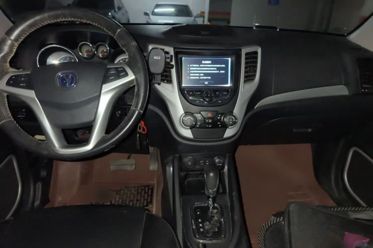 Used CHANGAN CS35 2015 1.6L Automatic Luxury Model China IV Standard Center Console