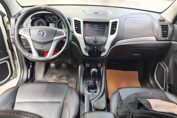 Used CHANGAN CS35 2015 1.6L Manual Luxury Model China IV Standard Center Console