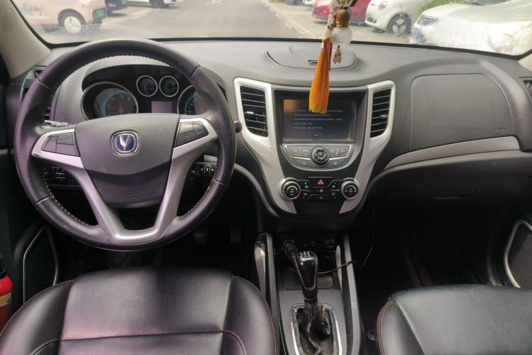 Used CHANGAN CS35 2015 1.6L Manual Luxury Model China IV Standard Center Console