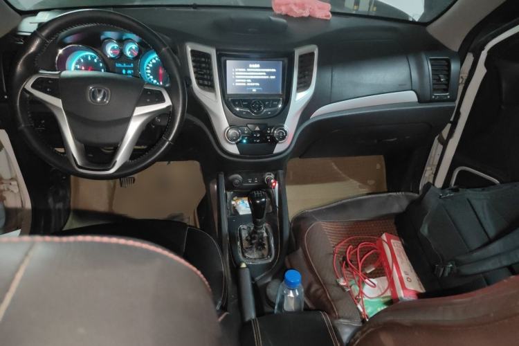 Used CHANGAN CS35 2015 1.6L Manual Luxury Model China IV Standard Center Console