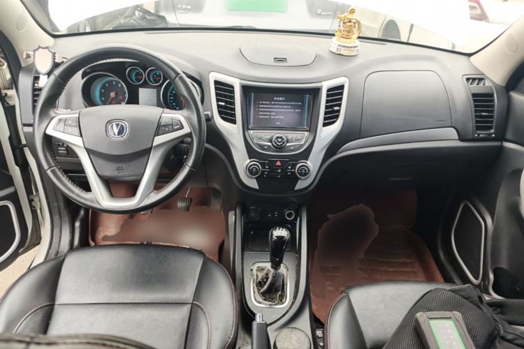 Used CHANGAN CS35 2015 1.6L Manual Luxury Model China IV Standard Center Console
