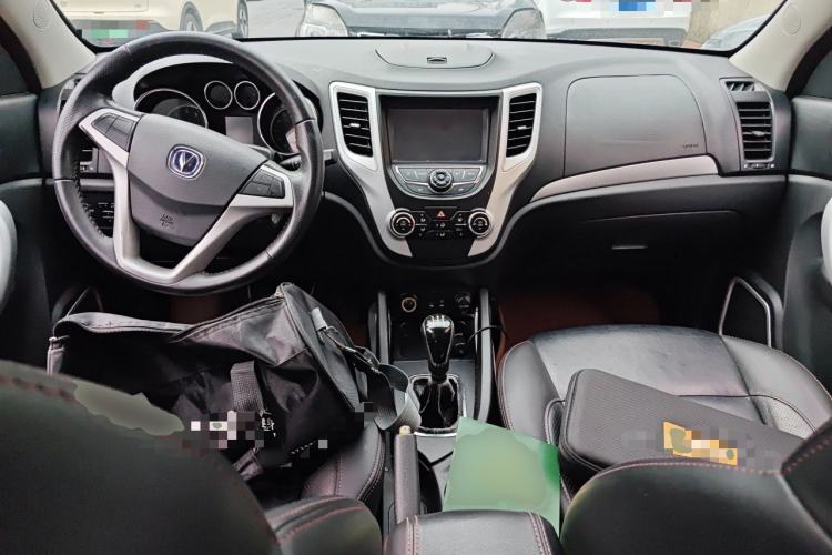Used CHANGAN CS35 2015 1.6L Manual Luxury Model China IV Standard Center Console