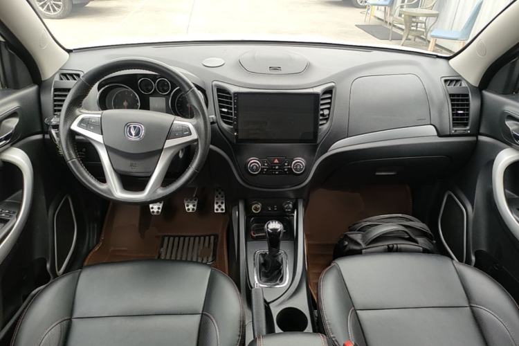 Used CHANGAN CS35 2015 1.6L Manual Luxury Model China IV Standard Center Console