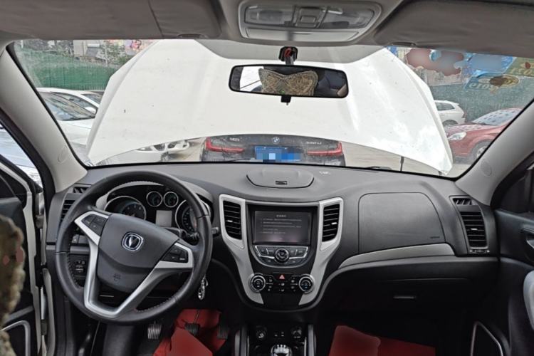 Used CHANGAN CS35 2015 1.6L Manual Luxury Model China IV Standard Center Console