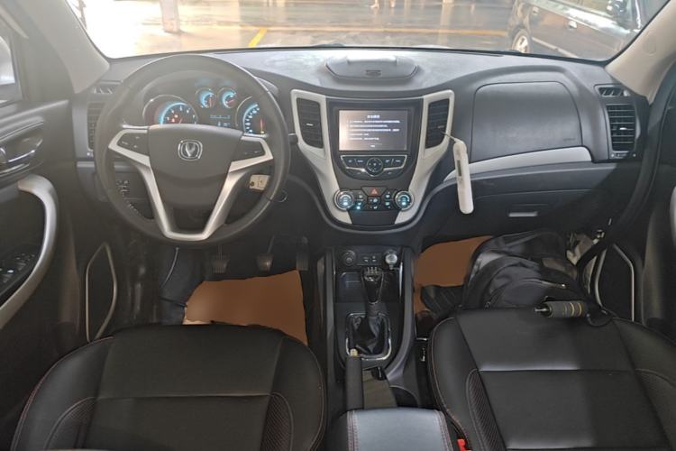 Used CHANGAN CS35 2015 1.6L Manual Luxury Model China IV Standard Center Console