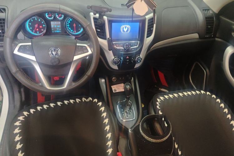 Used CHANGAN CS35 2015 1.6L Automatic Luxury Model China V Standard Center Console