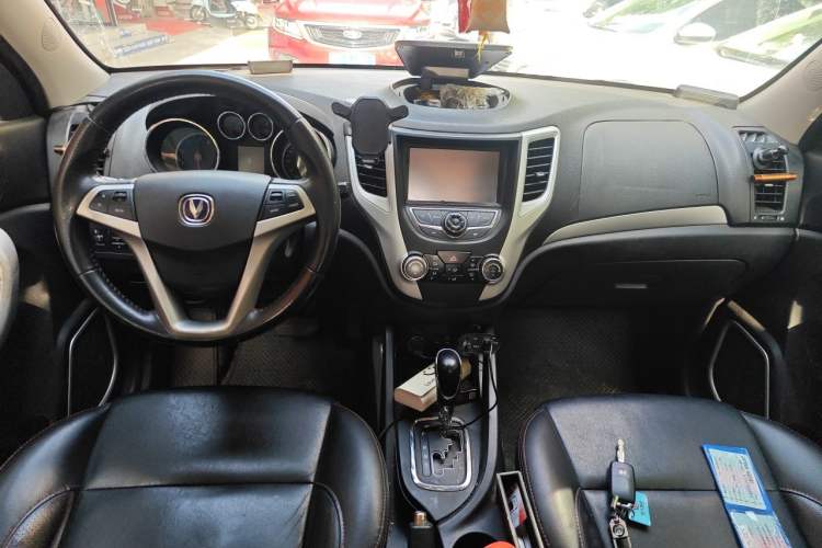 Used CHANGAN CS35 2015 1.6L Automatic Luxury Model China IV Standard Center Console