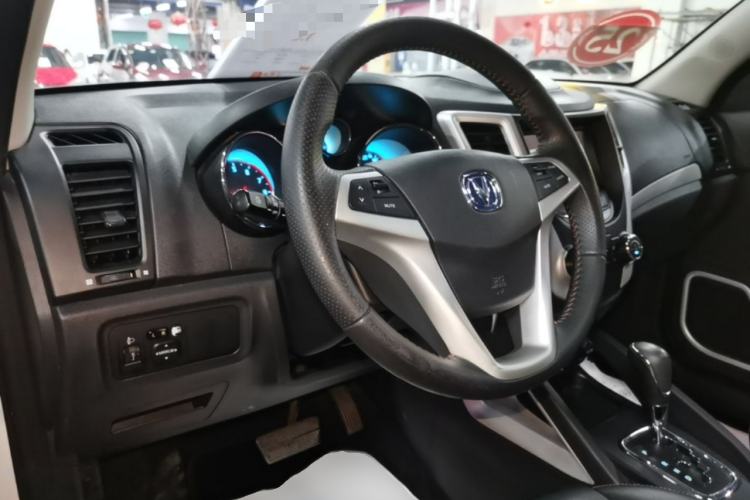 Used CHANGAN CS35 2015 1.6L Automatic Luxury Model China V Standard Center Console