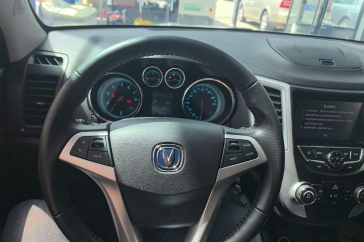 Used CHANGAN CS35 2015 1.6L Automatic Luxury Model China IV Standard Center Console