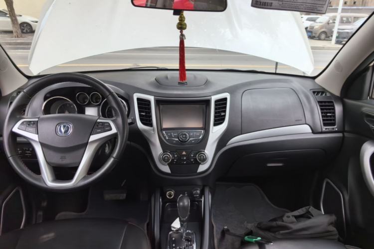 Used CHANGAN CS35 2015 1.6L Automatic Luxury Model China IV Standard Center Console