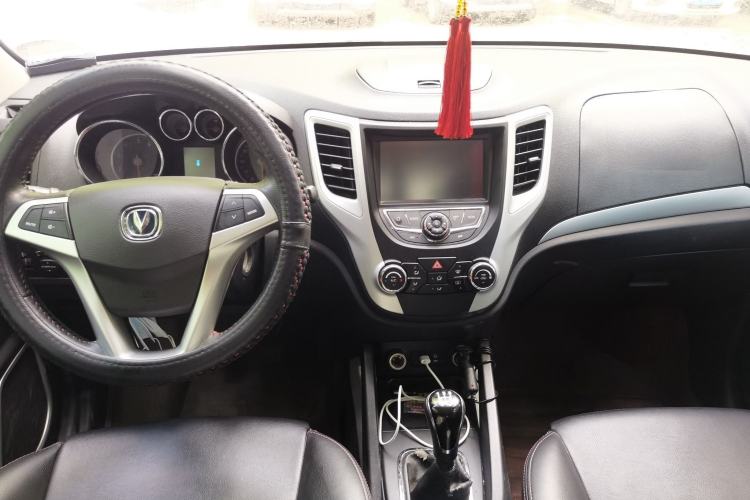 Used CHANGAN CS35 2015 1.6L Manual Luxury Model China V Standard Center Console