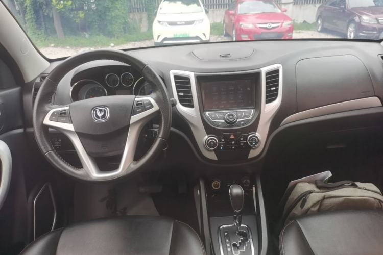 Used CHANGAN CS35 2015 1.6L Automatic Luxury Model China IV Standard Center Console