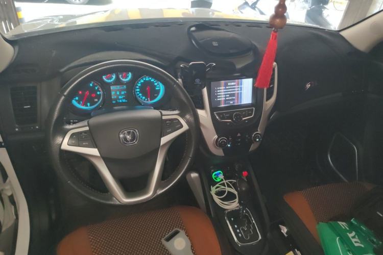 Used CHANGAN CS35 2015 1.6L Automatic Luxury Model China V Standard Center Console