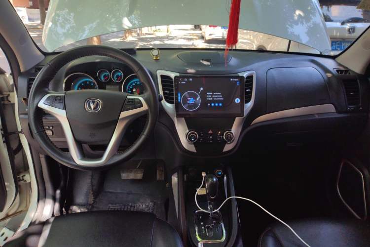 Used CHANGAN CS35 2015 1.6L Automatic Luxury Model China IV Standard Center Console