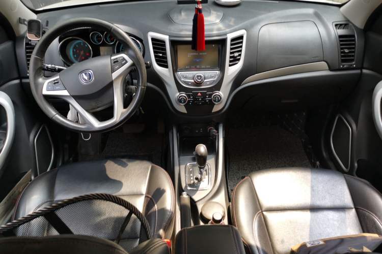 Used CHANGAN CS35 2015 1.6L Automatic Luxury Model China IV Standard Center Console