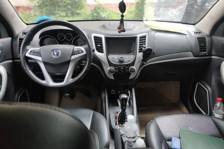 Used CHANGAN CS35 2015 1.6L Manual Luxury Model China V Standard Center Console