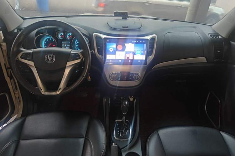 Used CHANGAN CS35 2015 1.6L Automatic Luxury Model China IV Standard Center Console