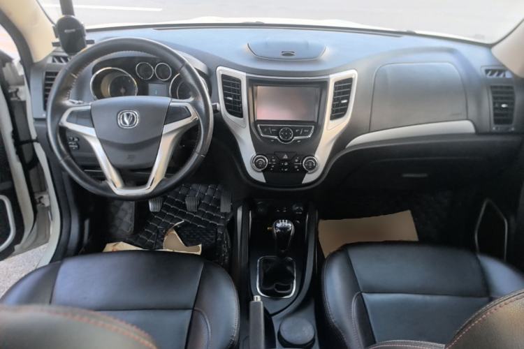 Used CHANGAN CS35 2015 1.6L Manual Luxury Model China IV Standard Center Console