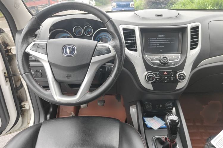 Used CHANGAN CS35 2015 1.6L Manual Luxury Model China IV Standard Center Console