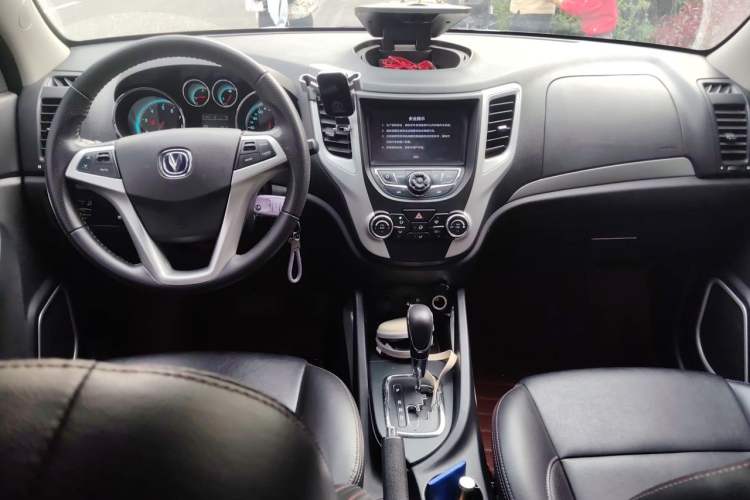 Used CHANGAN CS35 2015 1.6L Automatic Luxury Model China IV Standard Center Console