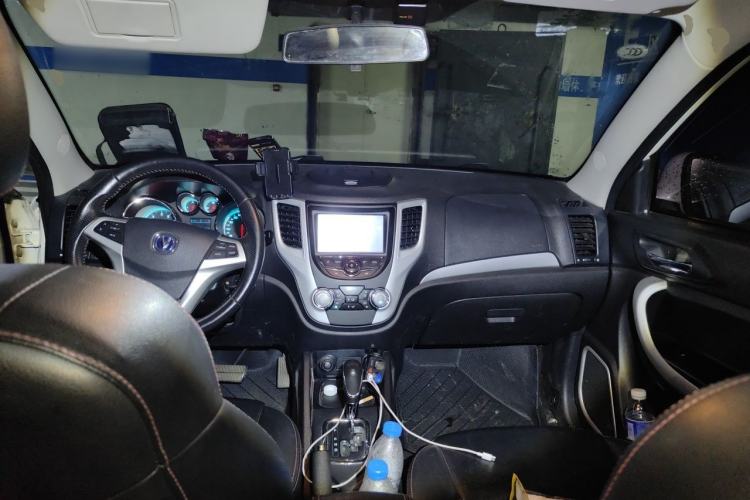 Used CHANGAN CS35 2015 1.6L Automatic Luxury Model China IV Standard Center Console