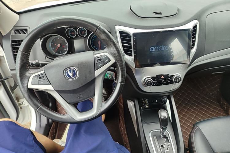 Used CHANGAN CS35 2015 1.6L Automatic Luxury Model China V Standard Center Console