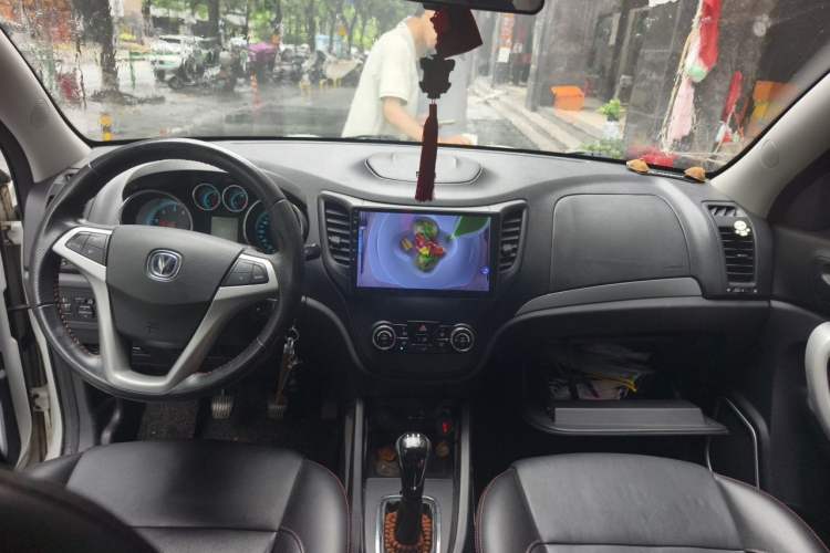 Used CHANGAN CS35 2015 1.6L Manual Luxury Model China V Standard Center Console