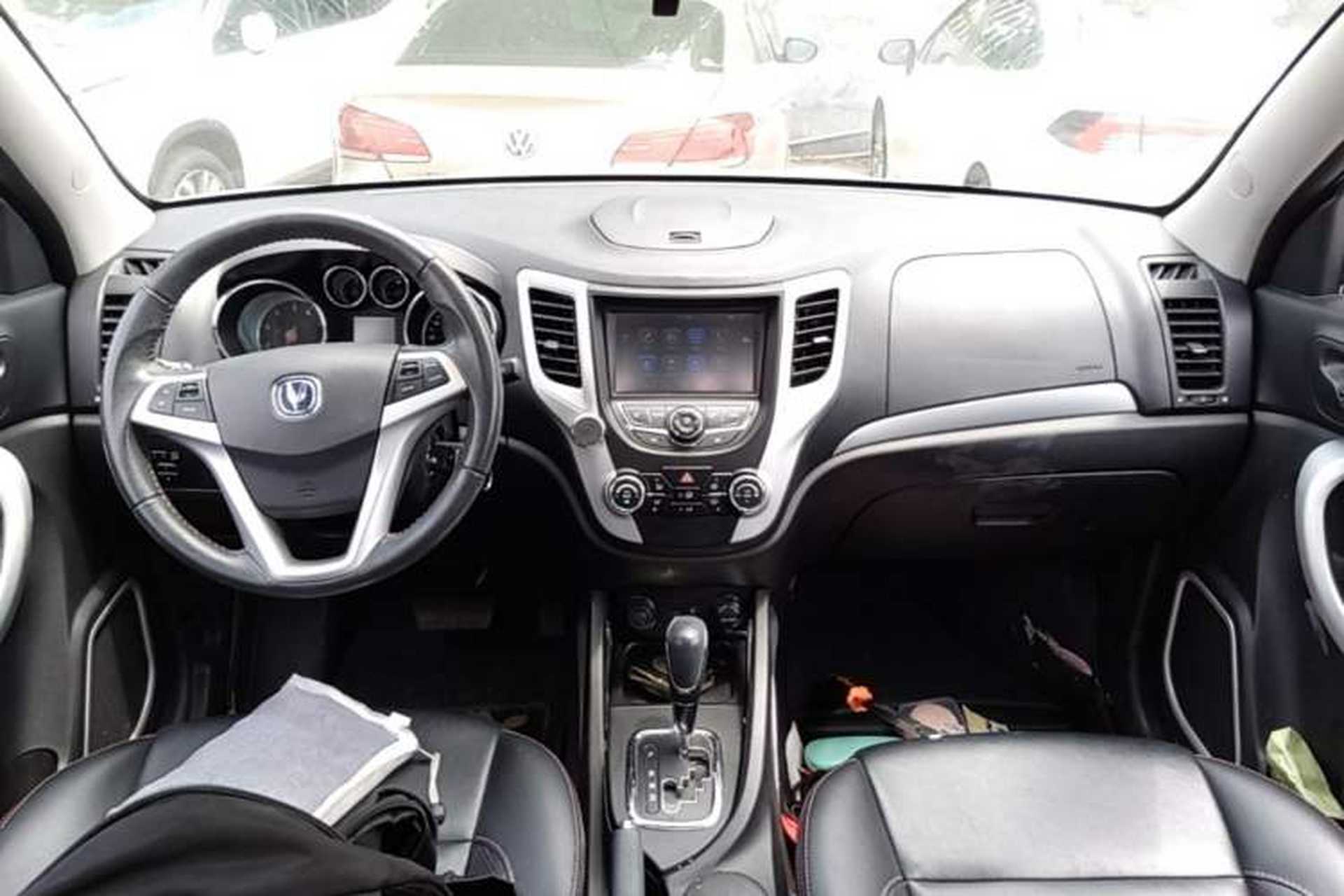 Used CHANGAN CS35 2015 1.6L Automatic Luxury Model China IV Standard Center Console