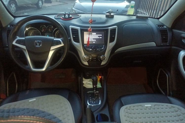 Used CHANGAN CS35 2015 1.6L Automatic Luxury Model China IV Standard Center Console