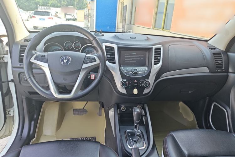 Used CHANGAN CS35 2015 1.6L Automatic Luxury Model China IV Standard Center Console