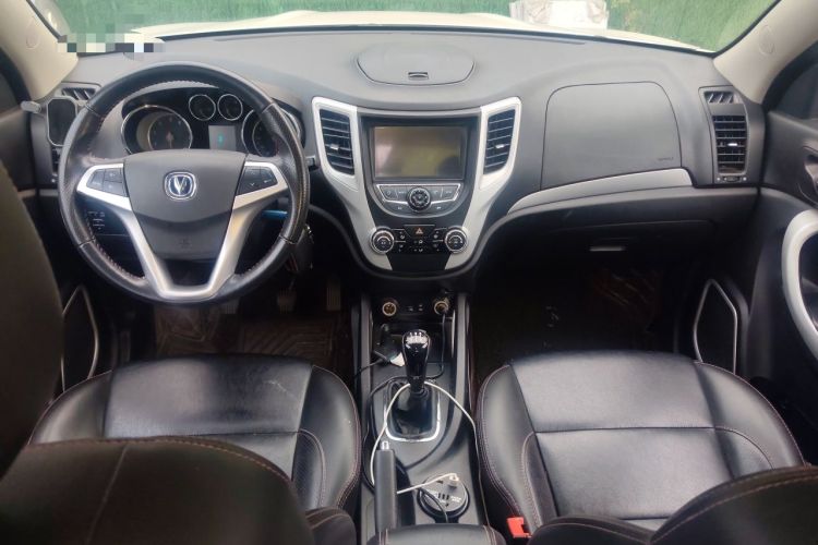 Used CHANGAN CS35 2015 1.6L Manual Luxury Model China IV Standard Center Console