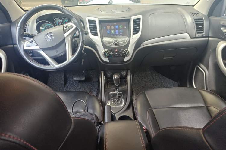 Used CHANGAN CS35 2015 1.6L Automatic Luxury Model China V Standard Center Console