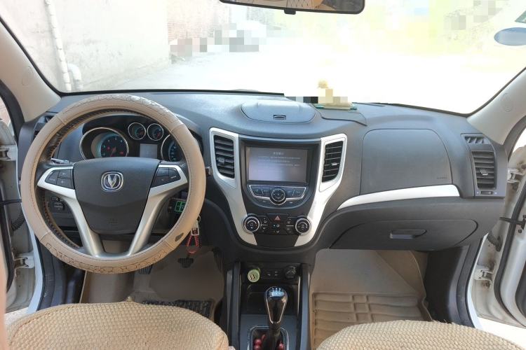 Used CHANGAN CS35 2015 1.6L Manual Luxury Model China IV Standard Center Console